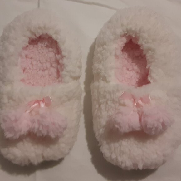 NWOT Super Cloud Soft Fleece Slippers with Bow and Pompoms Marshmallow Pink S7/8 - Picture 4 of 9
